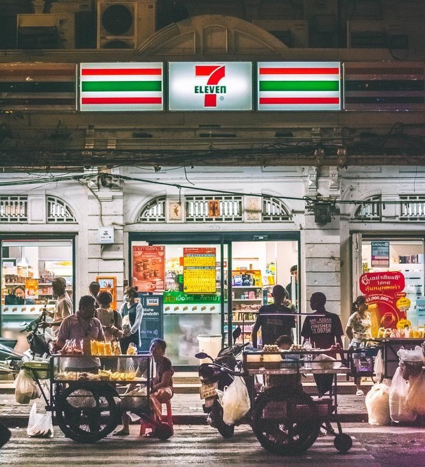 Cửa hàng 7-Eleven tự động đầu tiên chính thức có mặt tại Thái Lan, bày bán đủ các mặt hàng ai nhìn vào cũng muốn “hốt” về ngay - Ảnh 1.
