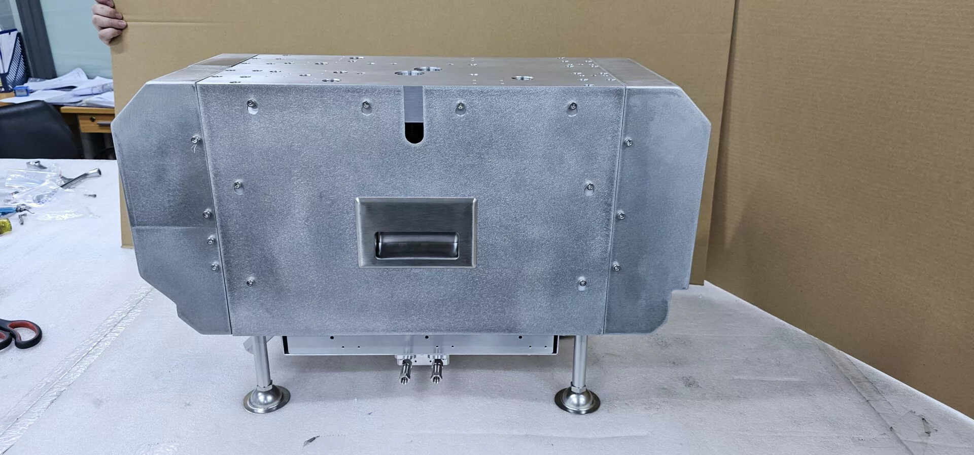 OEM機器 組立と精密部品加工の実績｜米国向け10セット装置を短納期製作