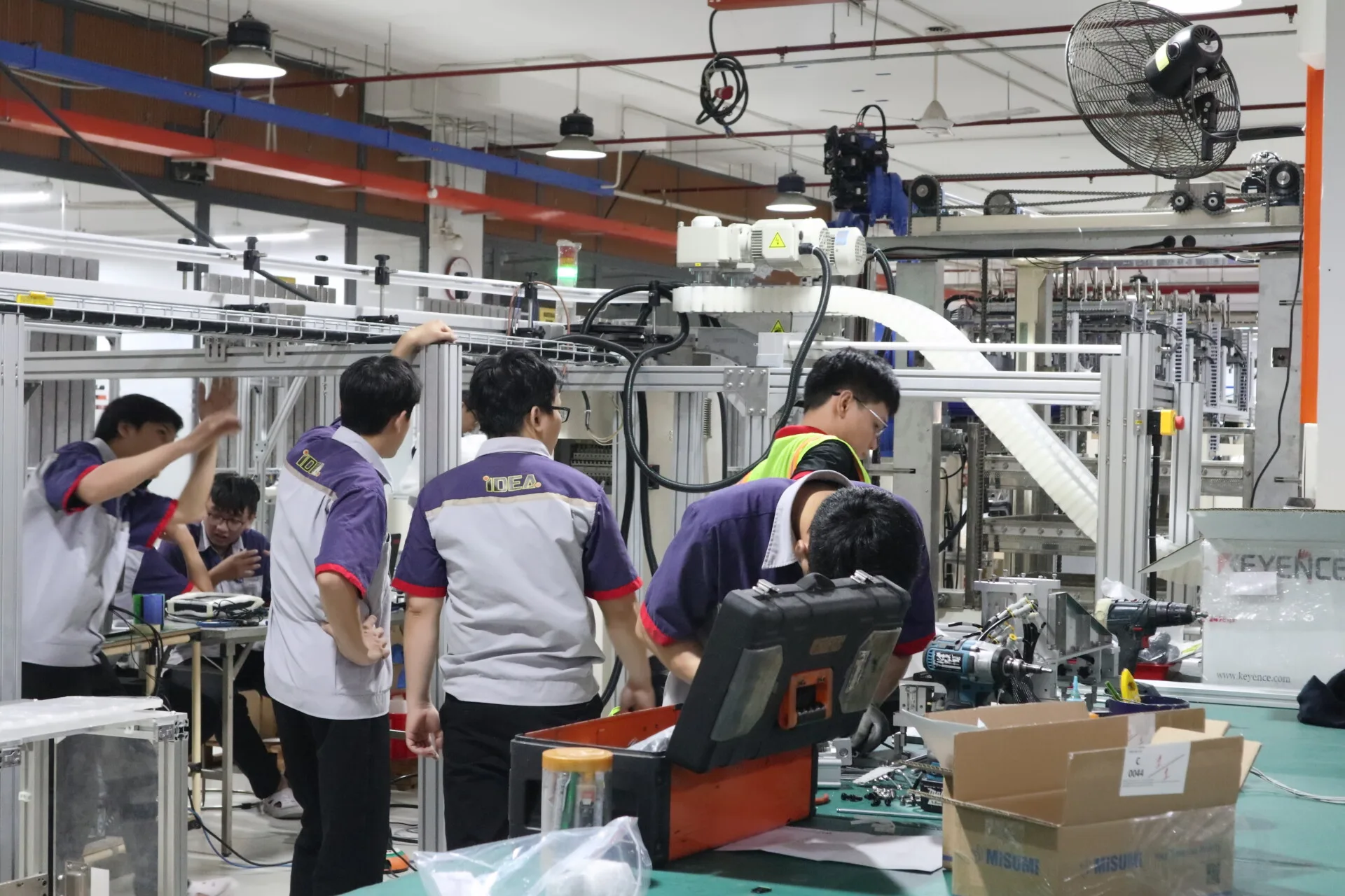 With 97% of its customers being Japanese, American, and foreign direct investment (FDI) companies in Vietnam, IDEA is committed to meeting the high demands of its clients. To achieve this, the company has trained over 150 mechanical design engineers, electrical design engineers, and electromechanical engineers out of its total workforce of more than 250 employees. IDEA continuously strives to enhance its professional capabilities through training programs both locally and internationally (including Japan) to further improve technical expertise, management skills, and the quality of service provided to clients. Thanks to the strong support and close collaboration with IDEA, many customers have successfully overcome challenges related to a shortage of design and development resources, achieving significant success in their respective industries.