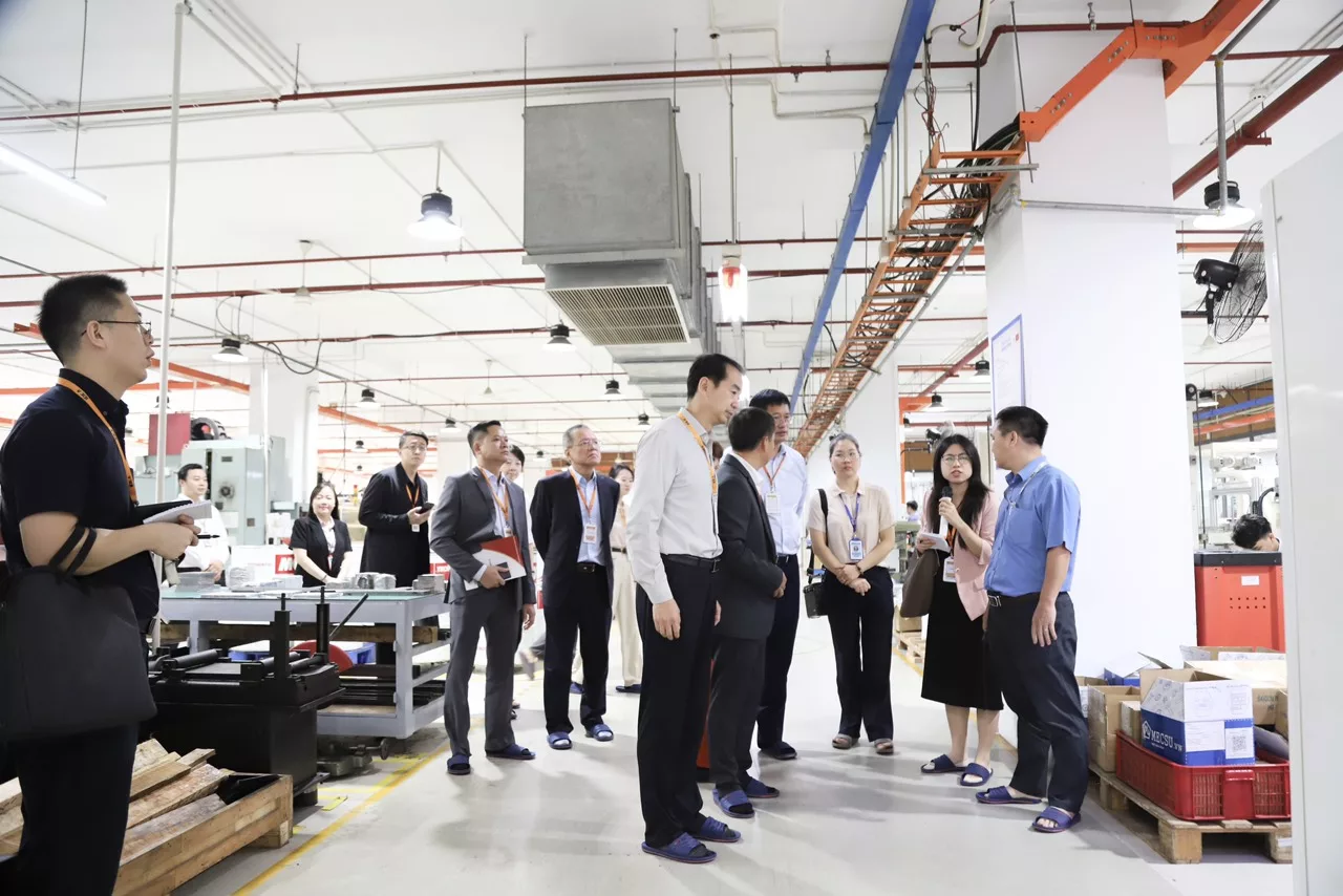 Tong lanh su quan trung quoc tham quan IDEA