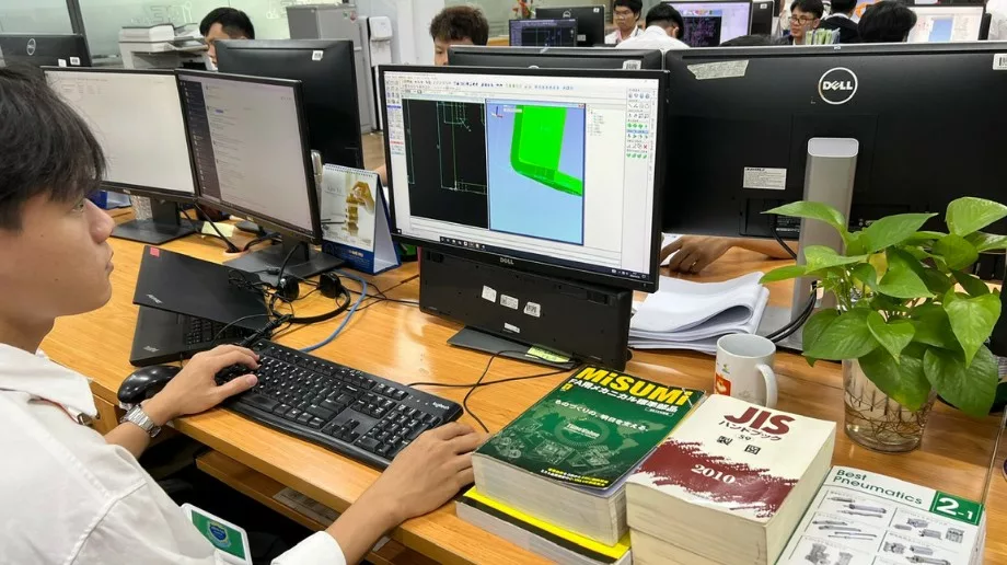 【海外外注の不安を解消】国内 vs 海外｜機械設計外注のメリット・デメリット徹底比較