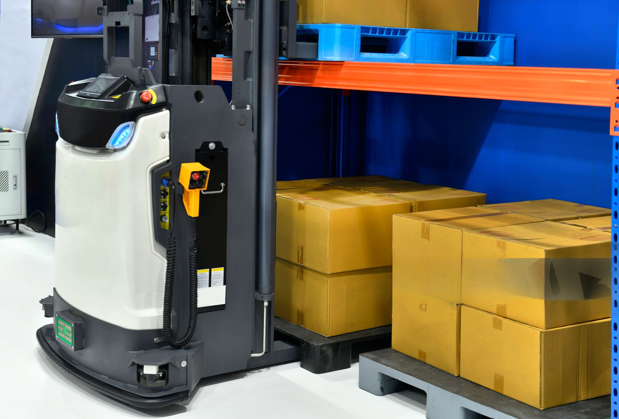 AGV/AMR for pallet transport