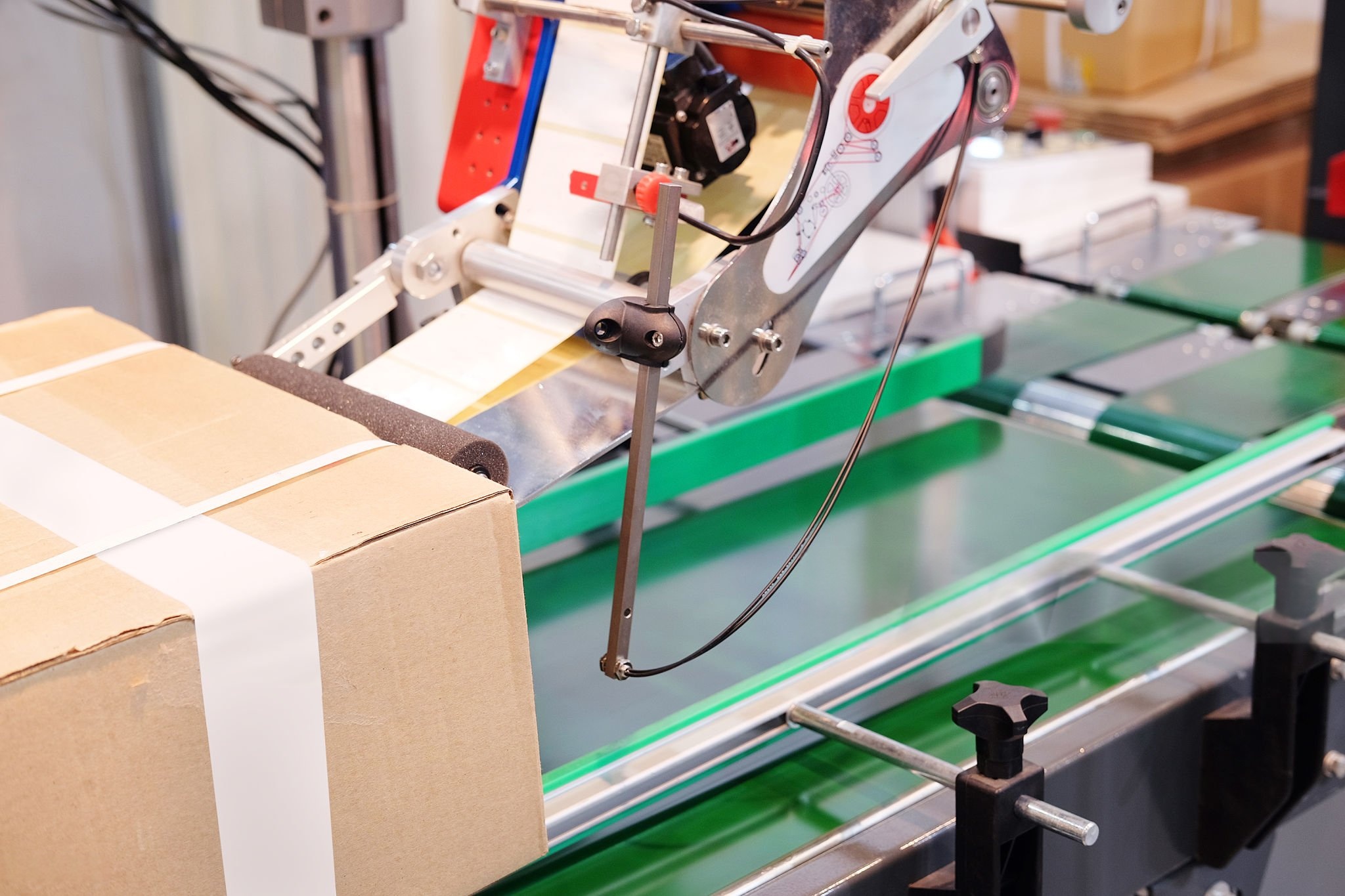 Hình 7. Máy dán nhãn tự động - Labeller