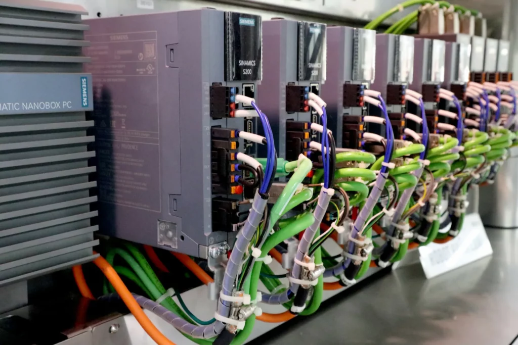 Hệ thống điều khiển bằng PLC