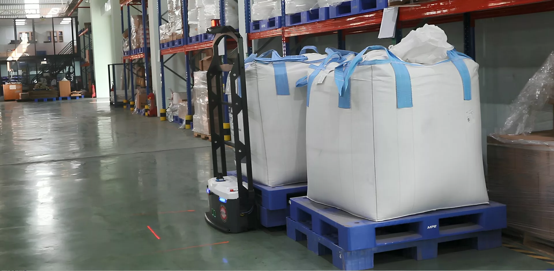 Case study - AGV self-propelled vehicle operating pallets in customer factory
