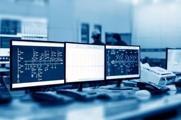 Hệ thống SCADA cho phép giám sát thời gian thực và điều khiển từ xa các quy trình công nghiệp